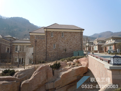 项目简介 石湾山庄别墅区位于青岛市崂山区沙子口石湾村石湾路北端